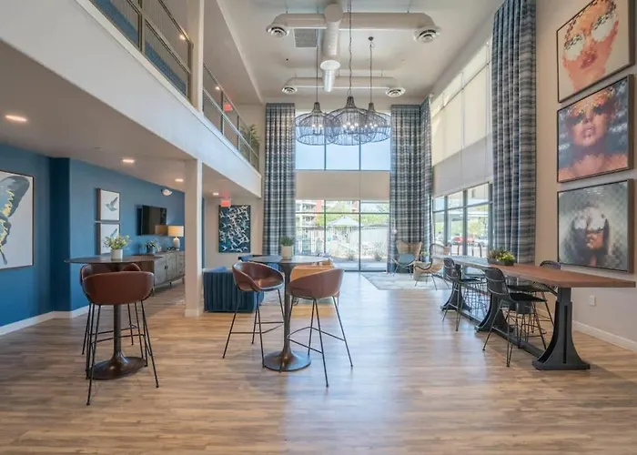 Modern 2bd - Gym, Pool, Parking, W-d - Sleeps 8 Tempe