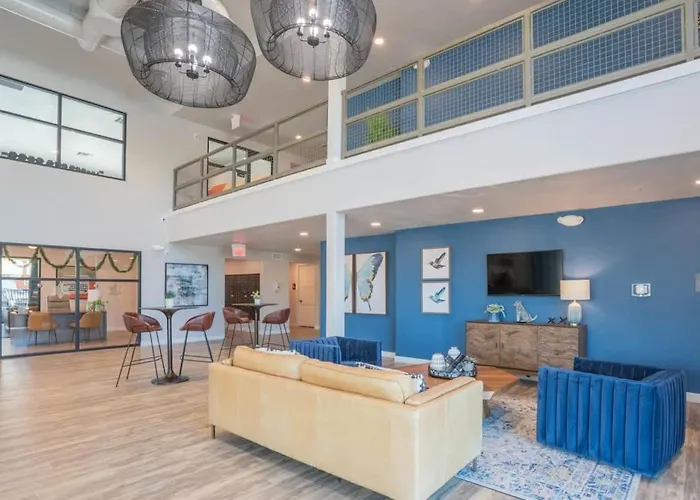 Modern 2bd - Gym, Pool, Parking, W-d - Sleeps 8 *