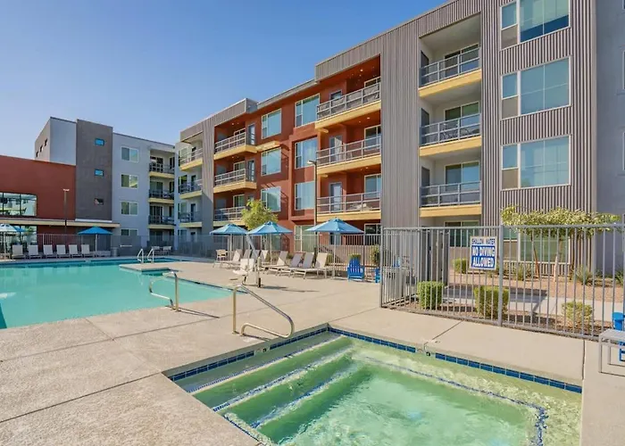 Modern 2bd - Gym, Pool, Parking, W-d - Sleeps 8 Tempe