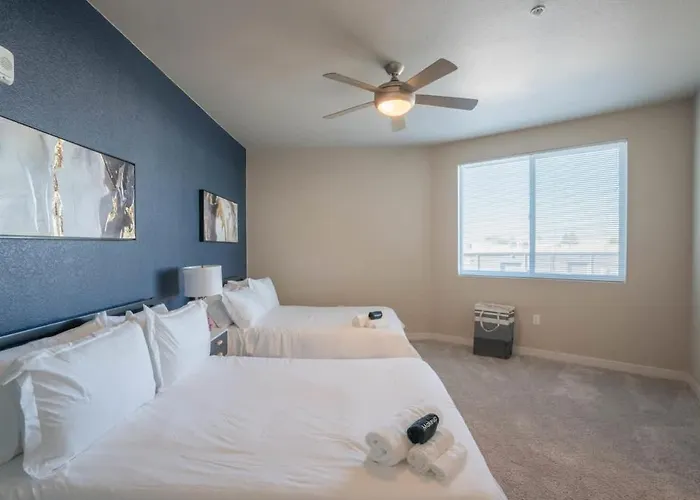 Modern 2bd - Gym, Pool, Parking, W-d - Sleeps 8 * Tempe