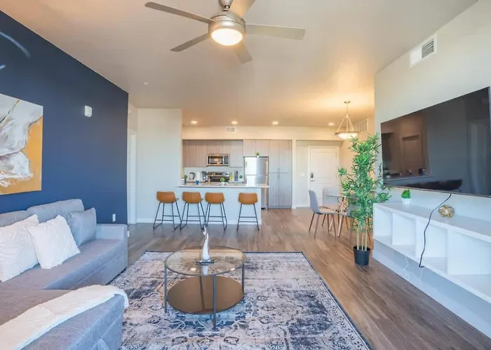 Modern 2bd - Gym, Pool, Parking, W-d - Sleeps 8 Apartment *